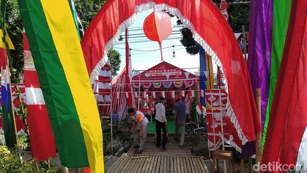 Penjualan bendera Merah Putih di Kota Magelang mulai ramai, Selasa (26/7/2022).