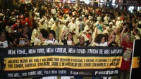 Demonstran berbaris selama protes atas nama perempuan kulit berwarna melawan rasisme di Sao Paulo, Brasil, Senin (25/7/2022). Mereka menyuarakan perlawanan terhadap kekerasan gender yang tidak proporsional.