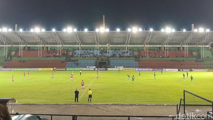 Pertandingan PSMS Medan vs Karo United di Stadion Teladan, Medan.