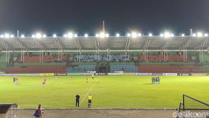 Pertandingan PSMS Medan vs Karo United di Stadion Teladan, Medan.
