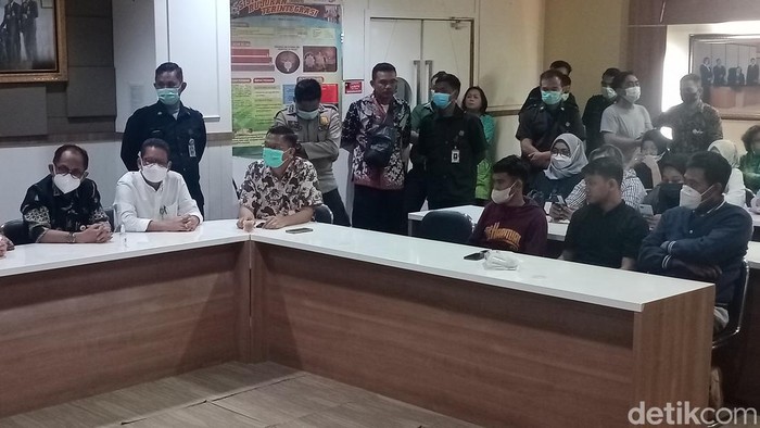 Pertemuan keluarga bayi Danendra dengan pihak RSUP Wahidin Sudirohusodo Makassar.
