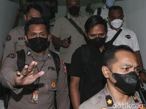 Bharada E Diminta Gambarkan Posisi Tewasnya Brigadir J