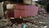 Sejumlah rumah telah dirobohkan.