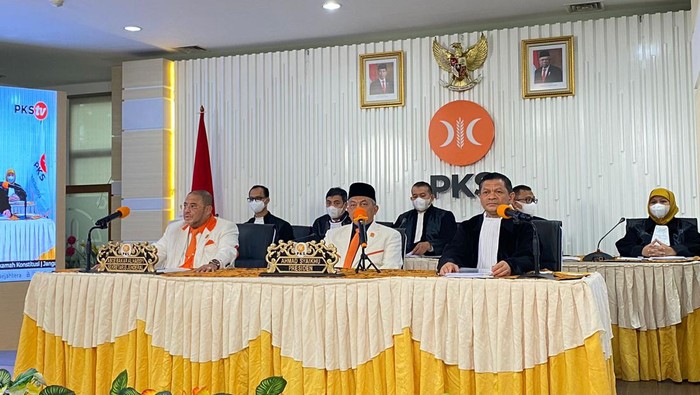 Presiden PKS dan Sekjen PKS hadir sidang online presidential threshold 20%