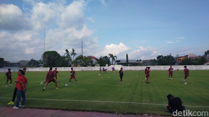 PSM Makassar latihan di Stadion Kalegowa