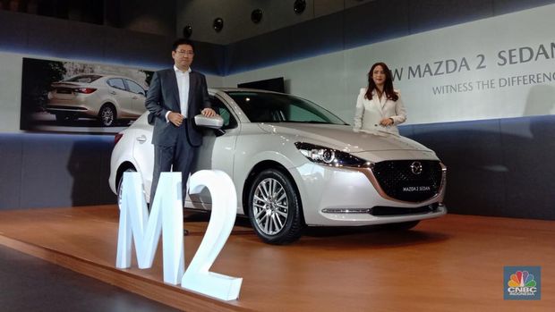 PT Eurokars Motor Indonesia (EMI) sebagai distributor Mazda Indonesia resmi meluncurkan dua produk model mobil terbarunya, yakni New Mazda 2 Sedan dan New Mazda CX-8 di dealer Mazda Simprug, Jakarta Selatan, Selasa (26/7/2022). (CNBC Indonesia/Eqqi Syahputra)