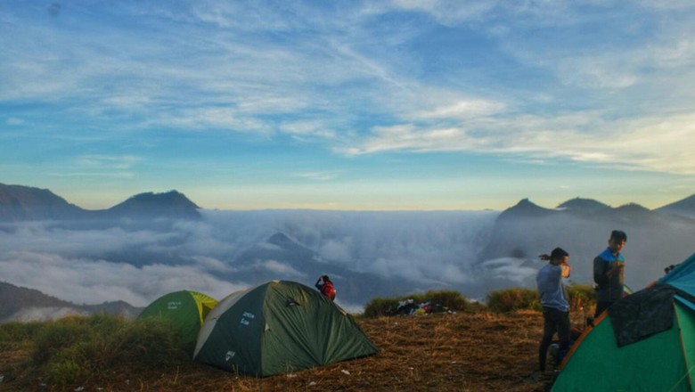 Puncak Gunung Rinjani Lombok dari Bukit Pergasingan Sembalun Lombok Timur, NTB.