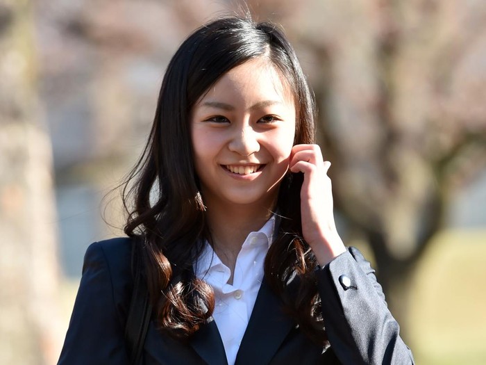 Japans Princess Kako, the second daughter of Prince Akishino and Princess Kiko, in full dress leaves the Imperial Palace in Tokyo after meeting with the emperor and empress on December 29, 2014. Kako, a granddaughter of Emperor Akihito and Empress Michiko, celebrated her 20th birthday on December 29.    AFP PHOTO / Toru YAMANAKA (Photo by TORU YAMANAKA / AFP) (Photo by TORU YAMANAKA/AFP via Getty Images)