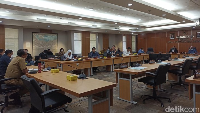 Rapat DPRD-DLH DKI terkait kasus petugas perkosa ABG di Kali Adem