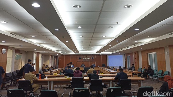 Rapat DPRD-DLH DKI terkait kasus petugas perkosa ABG di Kali Adem