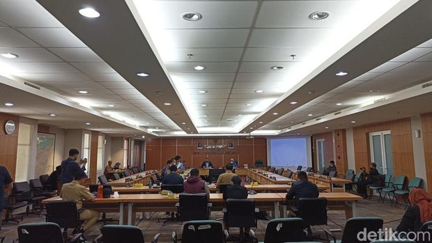Rapat DPRD-DLH DKI terkait kasus petugas perkosa ABG di Kali Adem