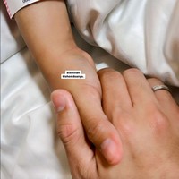 Anak pertama pasangan YouTuber ini diketahui berjenis kelamin perempuan. Foto: Instagram/@fdphotography90 @teukuryantr