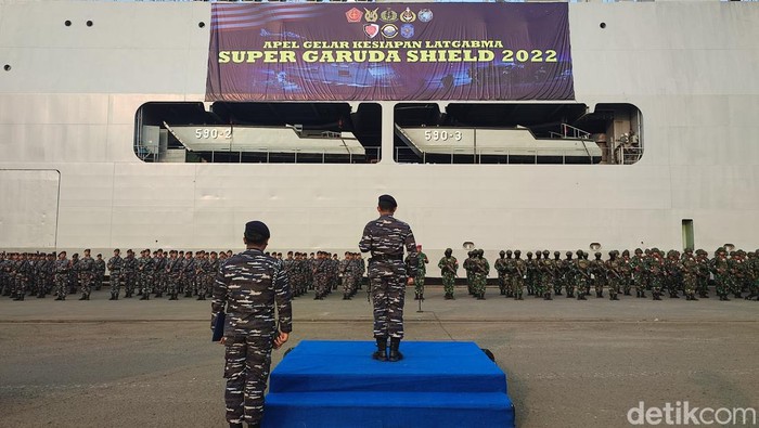 Sejumlah prajurit TNI AL menggelar apel persiapan latihan gabungan Super Garuda Shield 2022 yang akan dilakukan bersama AL AS dan AL Singapura. (Rizky Adha M/detikcom)