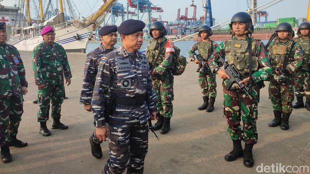 Sejumlah prajurit TNI AL menggelar apel persiapan latihan gabungan 'Super Garuda Shield 2022' yang akan dilakukan bersama AL AS dan AL Singapura. (Rizky Adha M/detikcom)