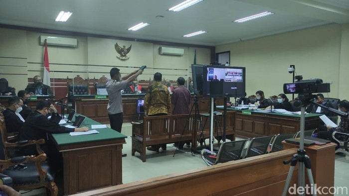 Sidang hakin nonaktif Itong di Tipikor Surabaya
