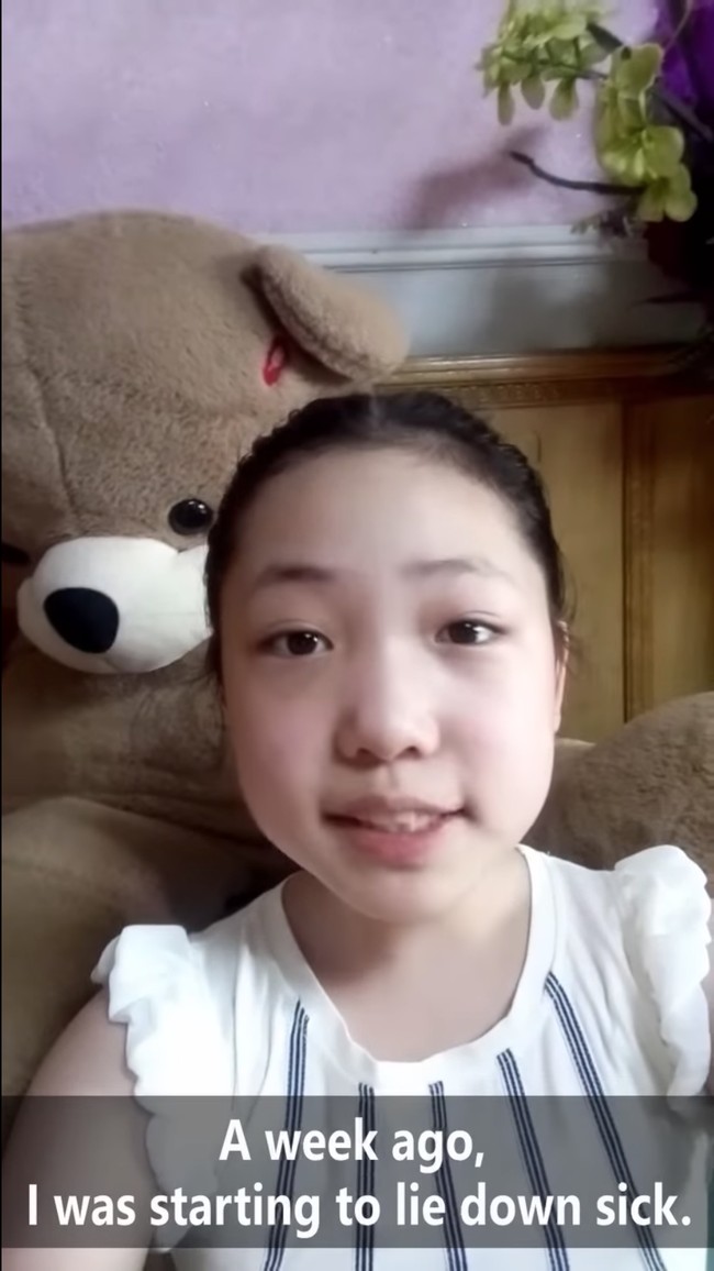 Song A mengunggah video pertamanya tiga bulan lalu, tepatnya Selasa (26/4/2022). Dalam videonya, ia selalu menggunakan bahasa Inggris dengan aksen British. Foto: dok. YouTube Sary Voline [송아 SongA Vlog]