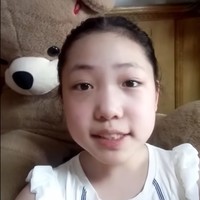 Song A mengunggah video pertamanya tiga bulan lalu, tepatnya Selasa (26/4/2022). Dalam videonya, ia selalu menggunakan bahasa Inggris dengan aksen British. Foto: dok. YouTube Sary Voline [송아 SongA Vlog]