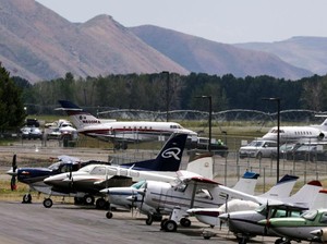 Ratusan Jet Orang Penting Berdatangan, Ada Pertemuan Rahasia