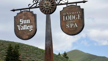 Sun Valley Lodge yang menjadi tempat acara punya fasilitas lengkap dan lokasinya terisoilir, dengan 108 kamar ekslusif. Foto: Getty Images