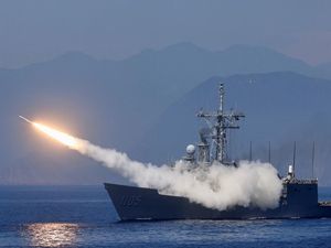 Potret Latihan Tempur Taiwan, Roket Berseliweran di Udara