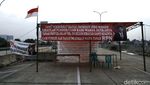 Waduh! Warga Dirikan Bedeng di Tengah Tol Cimanggis-Cibitung