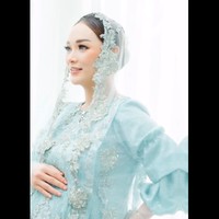 Dalam penampilan pengajian tujuh bulanan tersebut, Zaskia cantik mempesona dengan dress panjang mint.Foto: dok. Instagram Fotografer @friboplus