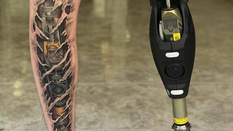 Akun Instagram yang bernama Crazyytattoos, menampilkan foto gambar tatto yang membuat orang kagum melihatnya. Yuk kita lihat foto-fotonya.