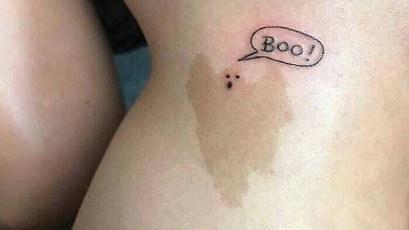 Akun Instagram yang bernama Crazyytattoos, menampilkan foto gambar tatto yang membuat orang kagum melihatnya. Yuk kita lihat foto-fotonya.