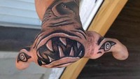 Akun Instagram yang bernama Crazyytattoos, menampilkan foto gambar tatto yang membuat orang kagum melihatnya. Yuk kita lihat foto-fotonya.