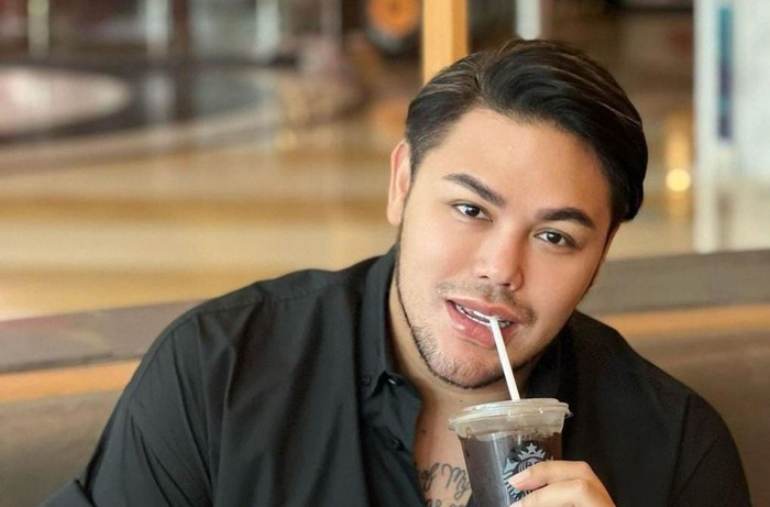 10 Gaya Hits Ivan Gunawan yang Hobi Kulineran Usai Sukses Diet