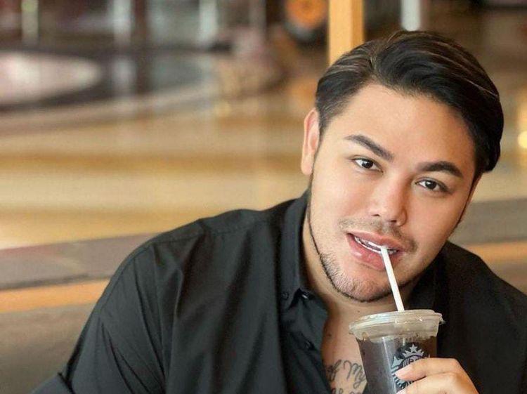 10 Gaya Hits Ivan Gunawan yang Hobi Kulineran Usai Sukses Diet