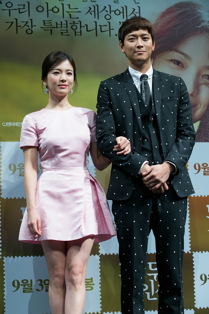 SEOUL, SOUTH KOREA - AUGUST 04:  (L-R) South Korean actors Gang Dong-Won and Song Hye-Kyo attend the press conference for 