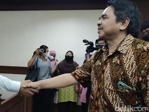 Ade Armando Salaman dengan Terdakwa: Saya Percaya Kamu Anak Baik