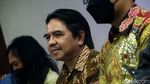 Senyum Ade Armando Sebelum Bersaksi di Sidang Pengeroyokan Dirinya
