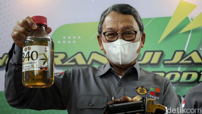 BBM Biodiesel Campuran Sawit Mulai Diuji Jalan BBM B40 mulai diujicoba untuk kendaraan roda empat. B40 merupakan bahan bakar biodiesel campuran minyak sawit 40%.