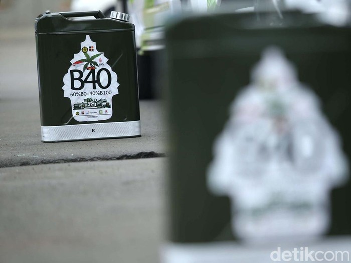 BBM B40 mulai diujicoba untuk kendaraan roda empat. B40 merupakan bahan bakar biodiesel campuran minyak sawit 40%.