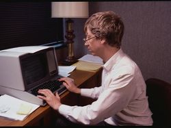 Foto Langka Bill Gates Muda yang Belum Pernah Anda Lihat