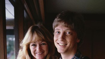 Ini adalah mantan pacar Bill Gates waktu muda, namanya adalah Jill Bonnett. Foto: Getty Images