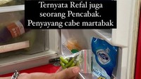 Refal Hady mengaku dirinya juga terbiasa memasukkan sisa pelengkap makanan ke dalam kulkas. Bahkan cabai rawit sisa pelengkap martabak juga disimpannya di dalam kulkas. Foto: Instagram/biasalahanakmuda