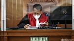 Vonis Praperadilan Maming Dipantau Petugas Berbaju KPK, Ini Fotonya