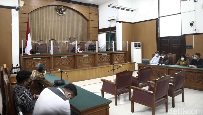 Hakim Tolak Permohonan Praperadilan Maming Hakim PN Jaksel tidak menerima permohonan praperadilan yang diajukan mantan Bupati Tanah Bumbu, Mardani Maming. Hakim menilai permohonan Mardani prematur.