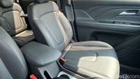 Beralih ke interiornya, material jok yang digunakan Hyundai untuk Stargazer tipe tertinggi ini material yang berkualitas. Kulit joknya terasa nyaman dan tampak mewah. Foto: Muhammad Hafizh Gemilang