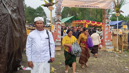 I Nyoman Mangku Redana saat ditemui di lokasi ngaben massal Desa Adat Besakih