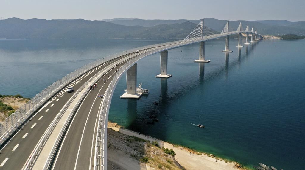 Megahnya Jembatan Buatan China di Kroasia, Dirayakan Pakai Kembang Api