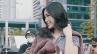 Jessica Iskandar tampil begitu percaya diri di Citayam Fashion Week. Foto: YouTube Jessica Iskandar