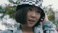 Kedatangan Jessica Iskandar ditemani oleh Gisel dan yang lainnya. Foto: YouTube Jessica Iskandar