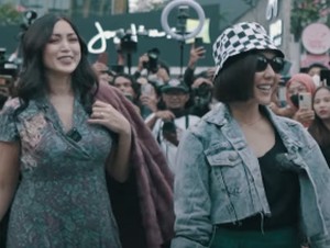 Giliran Gisel dan Jedar Kena Semprot Beraksi di Citayam Fashion Week