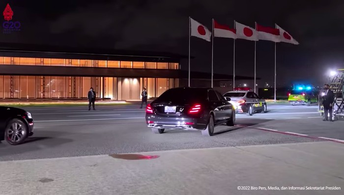Jokowi Naik Sedan Mewah Jerman di Jepang