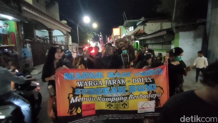 Kirab budaya dan sedekah bumi di Surabaya