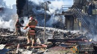 Serangan rudal Rusia itu dilancarkan beberapa hari setelah serangan rudal lainnya menghantam pelabuhan Odesa, yang memicu kecaman karena dilancarkan sehari usai kesepakatan dicapai untuk melanjutkan ekspor biji gandum dari Ukraina, yang terhenti akibat invasi Rusia.